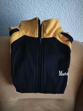 Chaqueta chándal colegio Madrigal.