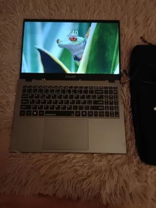 Portátil Chuwi Plata y Negro. Vendo o cambio.Negoc