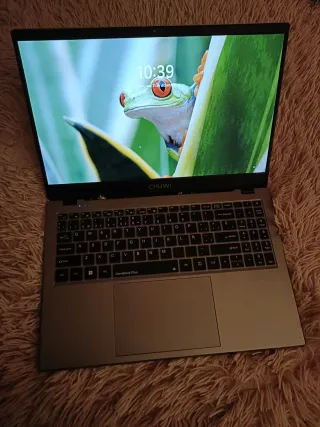 Portátil Chuwi Plata y Negro. Vendo o cambio.Negoc