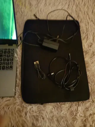 Portátil Chuwi Plata y Negro. Vendo o cambio.Negoc