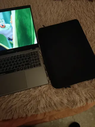 Portátil Chuwi Plata y Negro. Vendo o cambio.Negoc