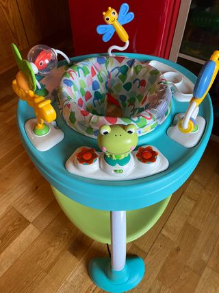 Saltador para bebé con juguetes