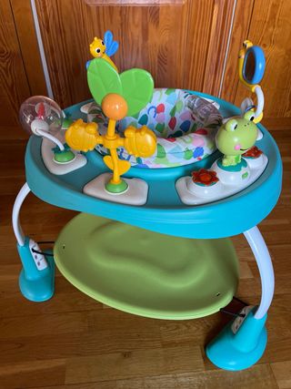 Saltador para bebé con juguetes