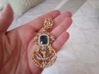 Pendientes chapados con piedra azul