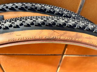 Pack Ruedas Gravel 700x40C Innova Stampede