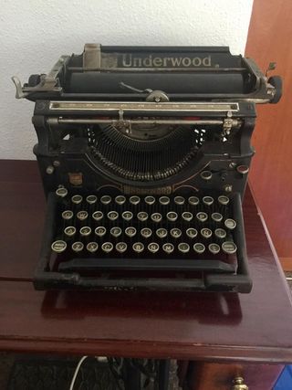 Máquina de escribir Underwood antigua