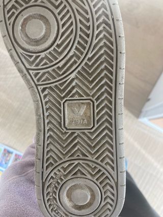 Zapatillas Veja Talla 38 en buena estado.