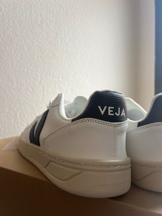 Veja V-10 Zapatillas Blancas y Negras
