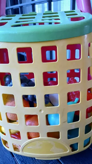 Carrito compra infantil con frutas y verduras