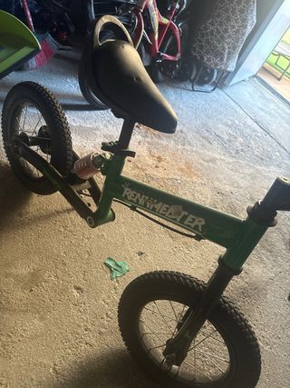 Bicicleta de aprendizaje verde