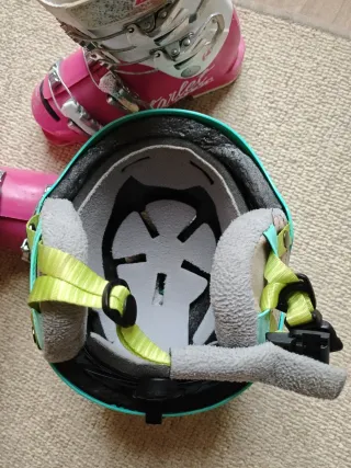 Botas de esquí y casco infantiles