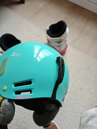 Botas de esquí y casco infantiles