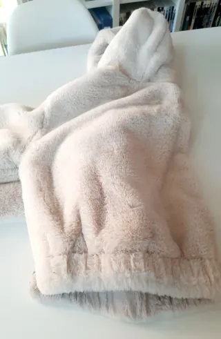 Cazadora Bershka pelo efecto peluche Talla XS