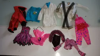 Abiti e vestiti vintage di Barbie e Ken