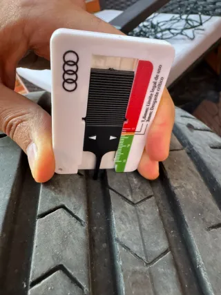 Rueda 215/45 R17 91W con 5mm de dibujo.