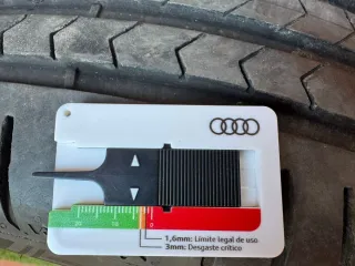 Rueda 215/45 R17 91W con 5mm de dibujo.