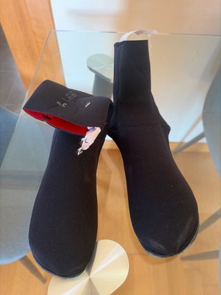 Traje de neopreno azul y negro