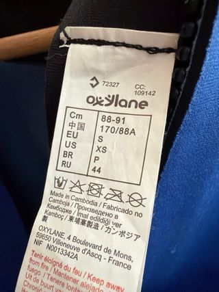 Traje de neopreno azul y negro