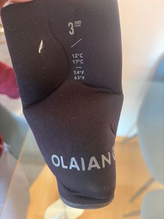 Traje de neopreno azul y negro