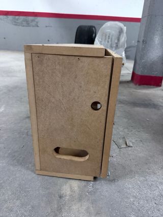 Cajón para equipo de música