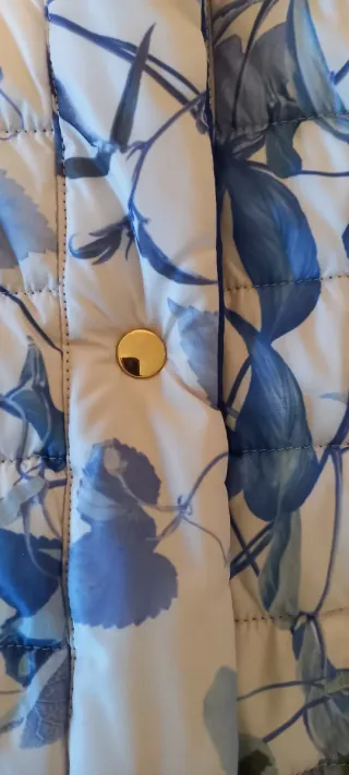 Giacca reversibile fantasie fiori blu e bianchi