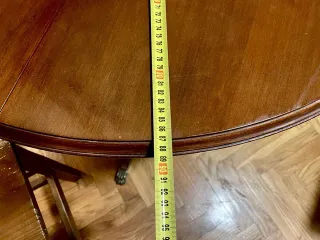 Mesa redonda de madera extensible y sillas gratis