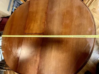 Mesa redonda de madera extensible y sillas gratis