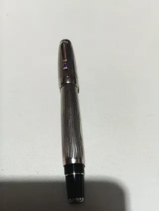 Bolígrafo de lujo con piedra morada