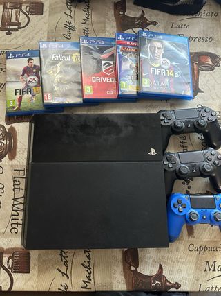 PS4 (PlayStation 4) 500GB + 5 Juegos