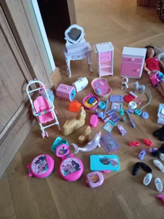Lote de muñecas Barbie y accesorios