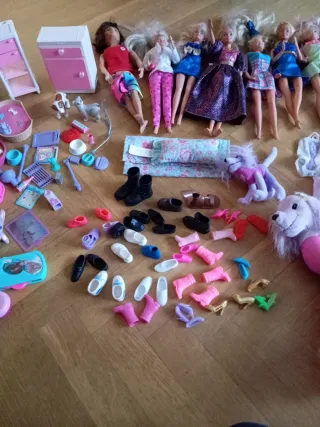 Lote de muñecas Barbie y accesorios