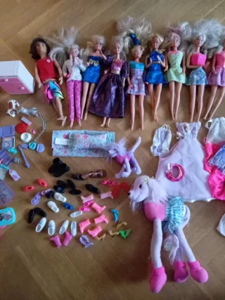 Lote de muñecas Barbie y accesorios
