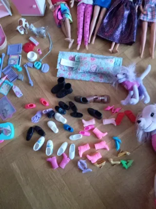 Lote de muñecas Barbie y accesorios