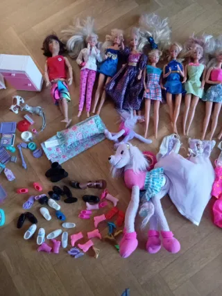 Lote de muñecas Barbie y accesorios
