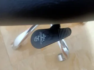 Silla de oficina polipiel negra