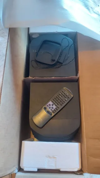 Minicadena Aiwa CD/Doble Cassette/Radio