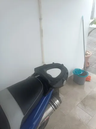 PORTAMALETAS givi. Suzuki gsr600