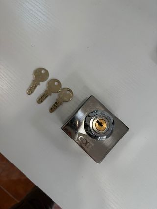 Cerradura de seguridad para puerta de cristal