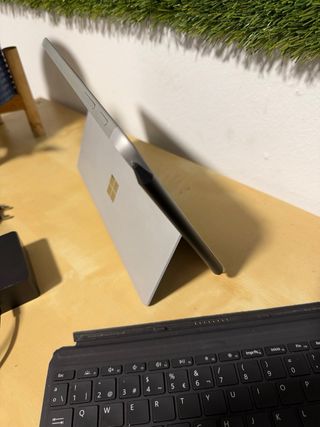 Microsoft Surface GO 2 11” con Teclado y Lápiz