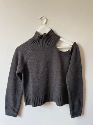 Jersey Renatta & Go gris con hombro descubierto