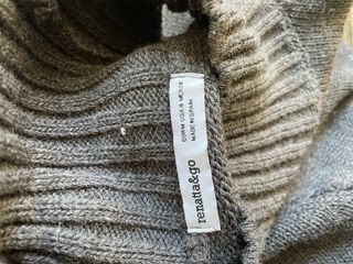 Jersey Renatta & Go gris con hombro descubierto