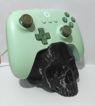 Stand per controller teschio nero stile gotico