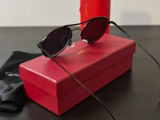 Óculos Cartier Pretos e Dourados