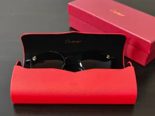 Óculos Cartier Pretos e Dourados