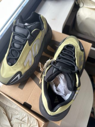 Adidas Yeezy 700 MNVN Talla 40