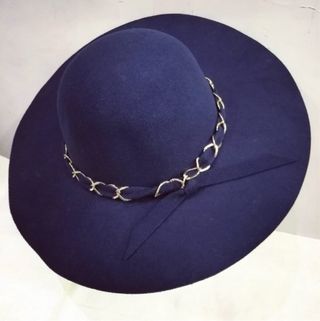 Cappello Donna Blu con Catena Oro
