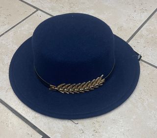Cappello Donna Blu con Catena Oro