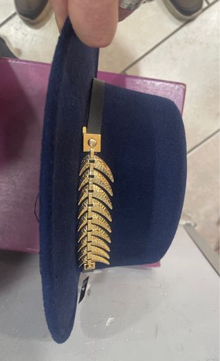 Cappello Donna Blu con Catena Oro