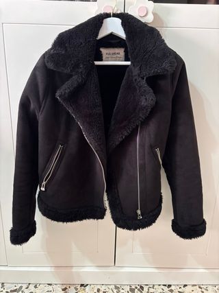 Chaqueta pelo Pull & Bear negra