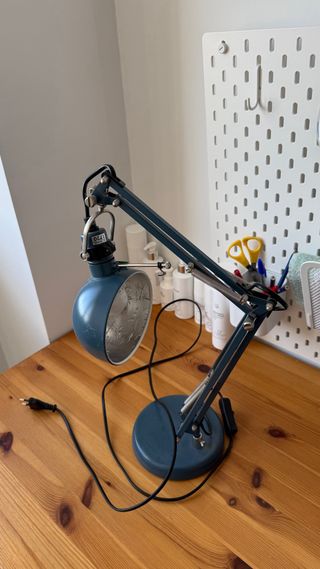 Flexo de escritorio azul Ikea
